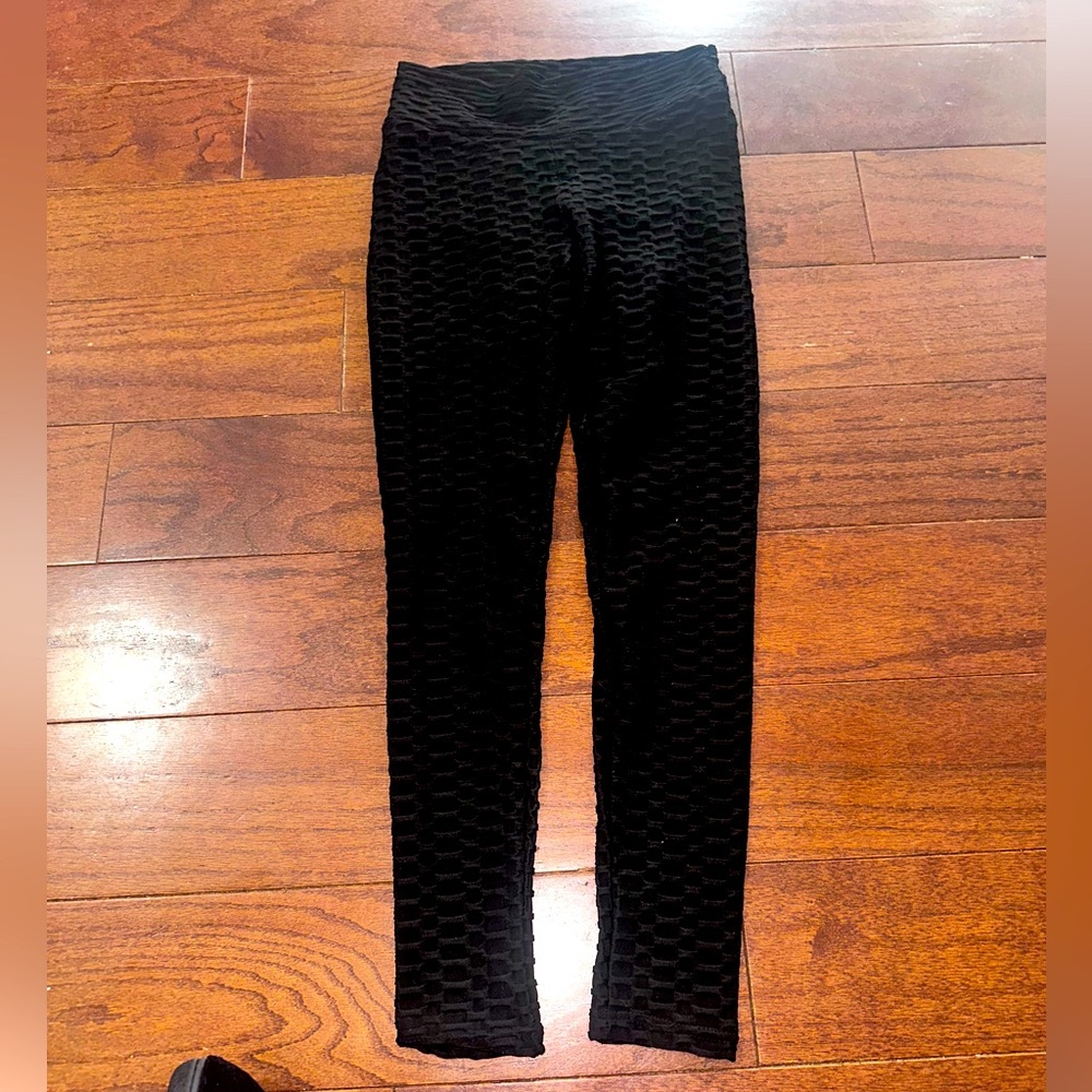 Ovahia Textured Butt enhance Push-Up Leggings, Black, size XS/S